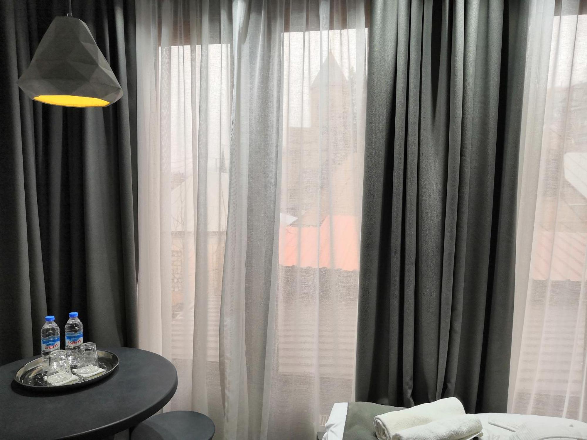 Piano Borracho Boutique Hotel Old Tbilisi Rom bilde